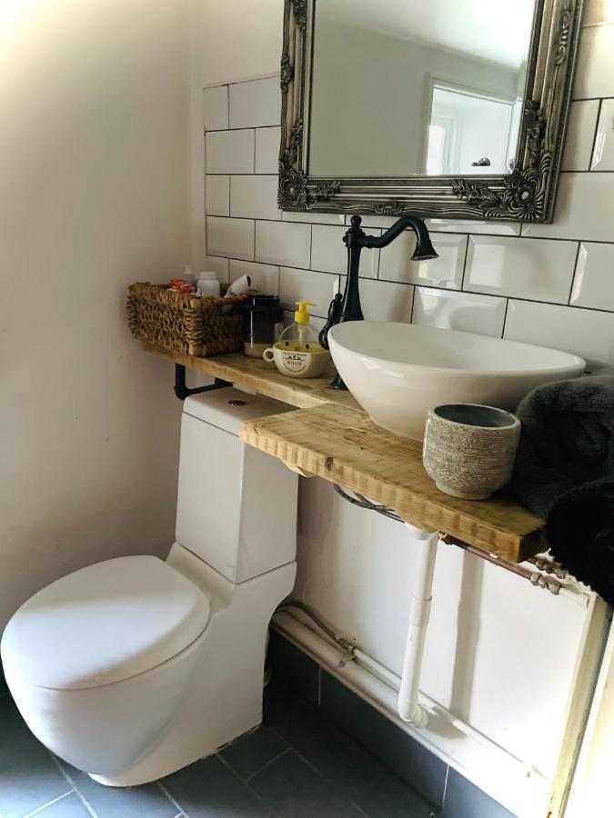 The Beehive, Ground Floor Apartment In Norfolk, No Shared Amenities Downham Market Exteriér fotografie