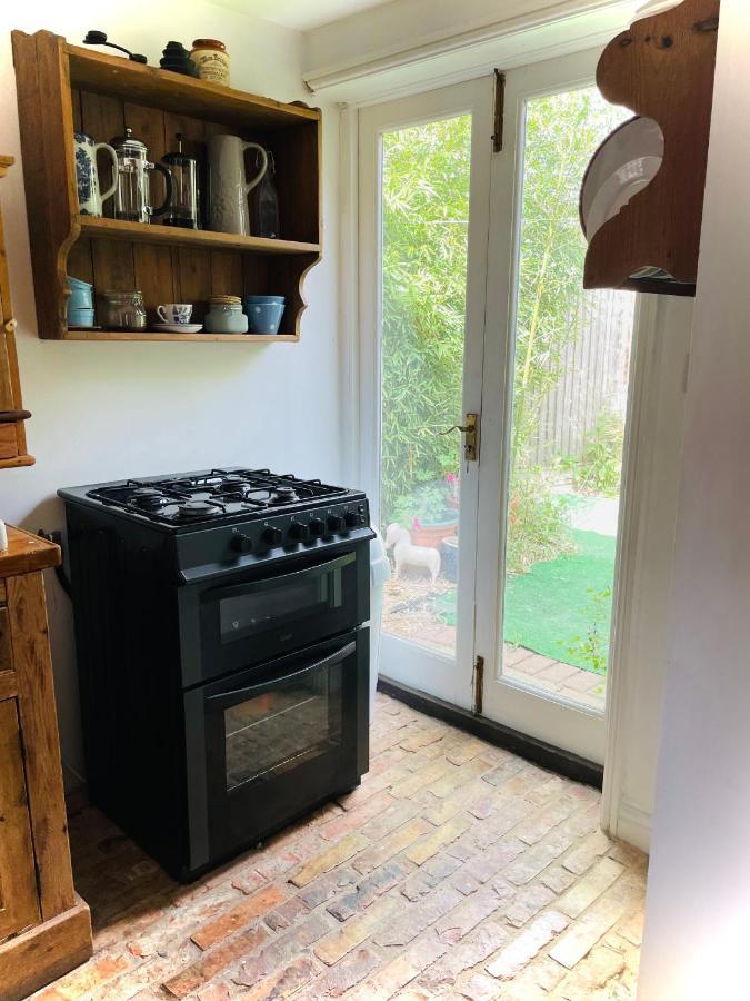 The Beehive, Ground Floor Apartment In Norfolk, No Shared Amenities Downham Market Exteriér fotografie